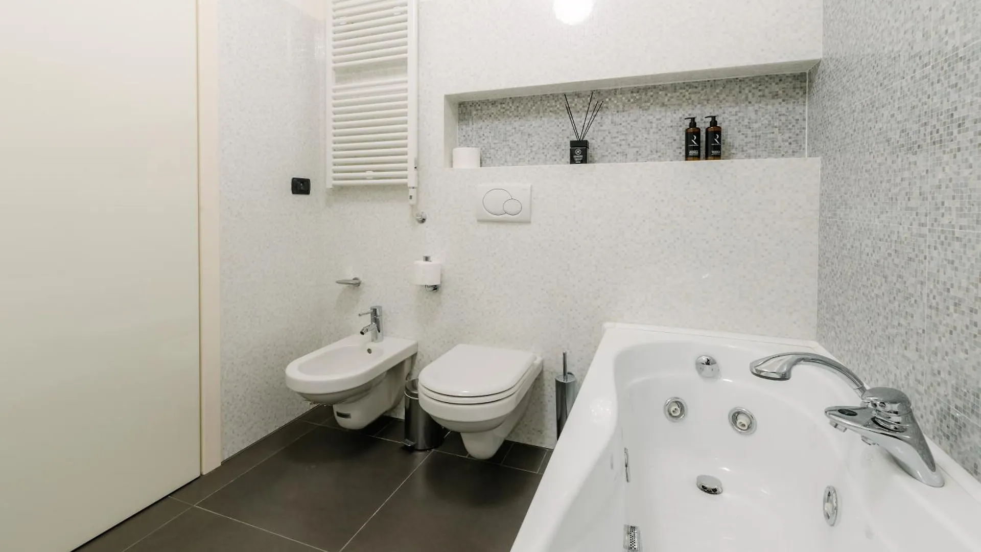 Loft Oleandro, By R Collection Apartments Como